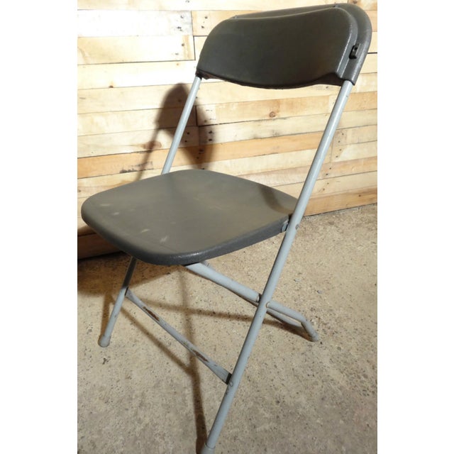 Vintage Industrial Folding Chairs from Samsonite, Set of 10 For Sale - Image 4 of 4