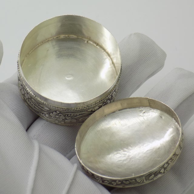 Metal Vintage Italian Round Silver 800 Pill Trinket Snuff Box, 1980s For Sale - Image 7 of 13