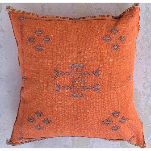 PILLOW DESCRIPTION : This cactus pillow was made purely Moroccan by the hands of traditional craftsmen, skilled Berbers,...