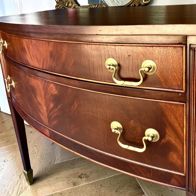 Wood Mid 20th Century Federal Bow Front Flame Mahogany Server | Console | Petite Sideboard For Sale - Image 7 of 11