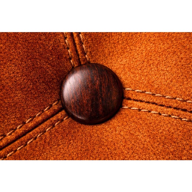 “Pullman” Sofa in Burnt Caramel Mohair With Brazilian Rosewood Buttons by Jorge Zalszupin for L’Atelier, Brazil, 1970s For Sale - Image 9 of 16