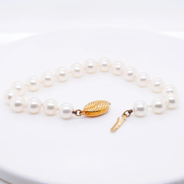 Vintage 18k Gold & Cultured Pearl Single Strand Bracelet For Sale In Philadelphia - Image 6 of 12