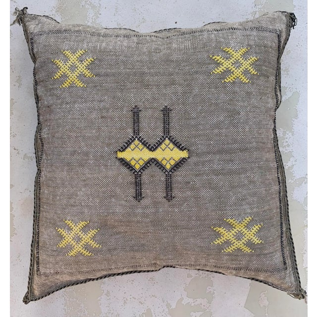 PILLOW DESCRIPTION : This natural cactus pillow was made purely Moroccan by the hands of traditional craftsmen, skilled...