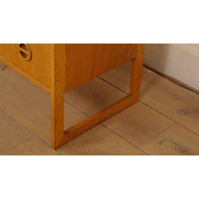 1960s Vintage Danish Chest of Drawers in Oak by Arne Wahl Iversen, 1960 For Sale - Image 5 of 10