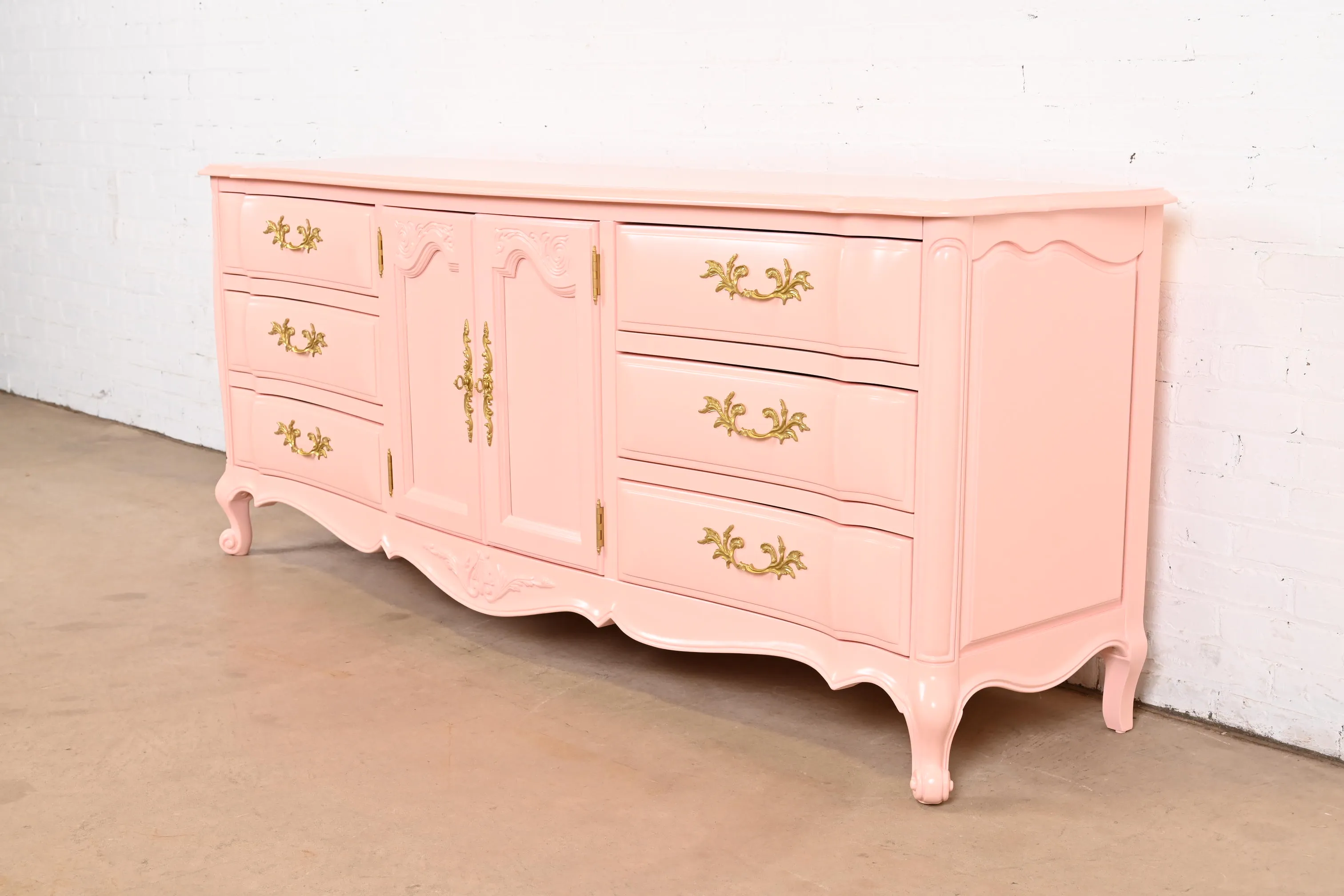 dresser french provincial AVAILABLE THOMASVILLE: Chest matched flame mahogany drawer fronts Vintage French Provincial Style Cream