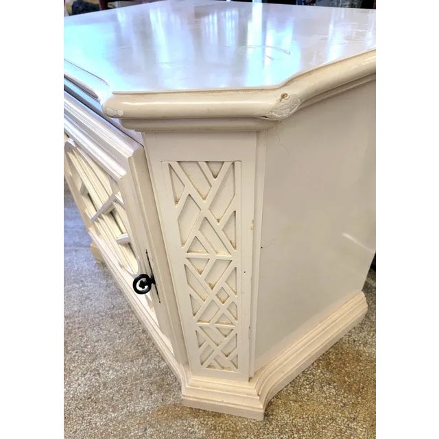 1960s Hollywood Regency Chippendale Fretwork Mirrored Nightstands - Set of 2 For Sale - Image 4 of 9