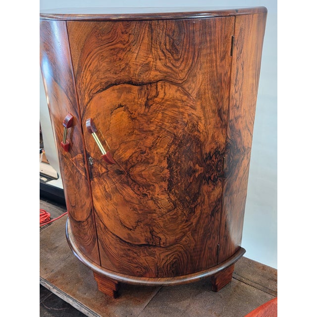1930s 1930s Art Deco Cocktail Bar Cabinet Burl Walnut Birdseye Maple Interior Turnidge Company For Sale - Image 5 of 15