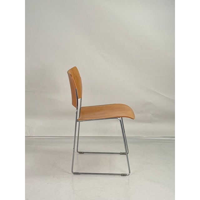 1970s Pair of Original Chrome and Plywood 40/4 Stackable Chairs by David Rowland For Sale - Image 9 of 18