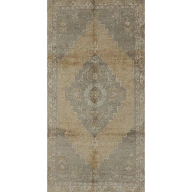 Muted Mid-20th Century Vintage Oushak Rug With Medallion in Camel 5'5 X 9'4 For Sale - Image 4 of 8