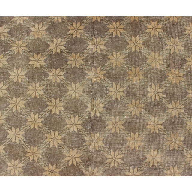 Mid 20th Century Midcentury Vintage Turkish Oushak Rug With Floral or Star Lattice Pattern For Sale - Image 5 of 8