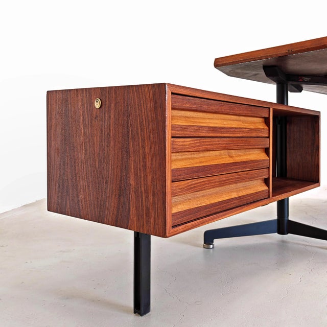 Large Boomerang Model Executive Desk in Teak by O. Borsani for Tecno, 1960s For Sale - Image 9 of 18