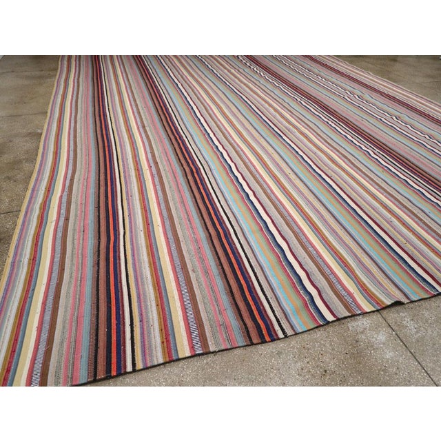 Galerie Shabab Collection Mid-20th Century Turkish Flatweave Kilim Carpet For Sale In New York - Image 6 of 8