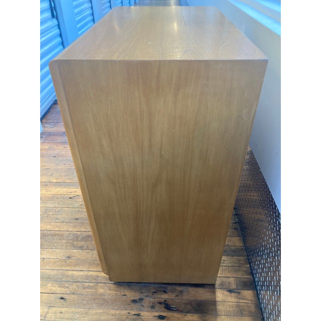 1950s Widdicomb 4-Drawer Tall Dresser by Robsjohn-Gibbings For Sale In Chicago - Image 6 of 17