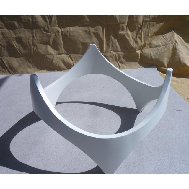 White Space Age Coffee Table, 1970s For Sale - Image 8 of 9