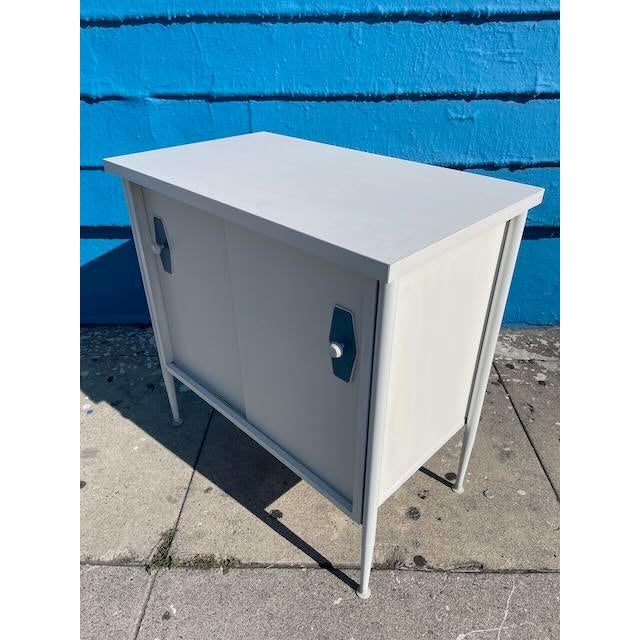 1950's Storage Cabinet Att. To Vista of California For Sale In Los Angeles - Image 6 of 11