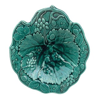 19th Century English Green Majolica Strawberry Platter For Sale