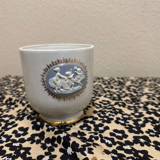 White Vintage Candrea Japan Porcelain Cherub/Angel Medallion Cup With 22k Gold Gilt Accents, Wedgwood Style For Sale - Image 8 of 8