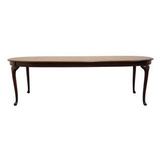 1980s Thomasville Furniture Winston Court Collection Solid Cherry Traditional Dining Table 20621-321 For Sale
