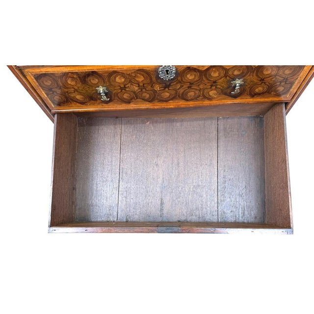Antique William & Mary Oyster Veneered Chest of Drawers, 1690 For Sale - Image 9 of 15