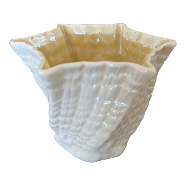 1950s Belleek Iridescent Cream-Colored Limpet Pattern Small Vase For Sale