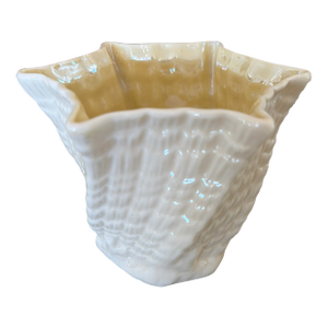 1950s Belleek Iridescent Cream-Colored Limpet Pattern Small Vase