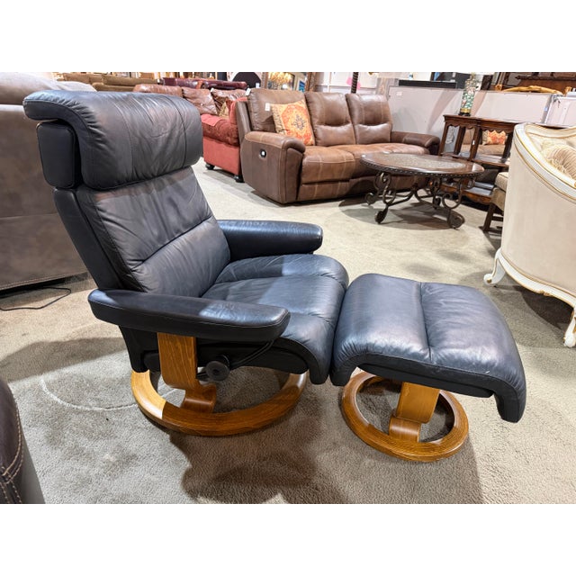 Iconic Scandinavian design meets exceptional comfort in this Ekornes Stressless lounge chair and ottoman set. Upholstered...