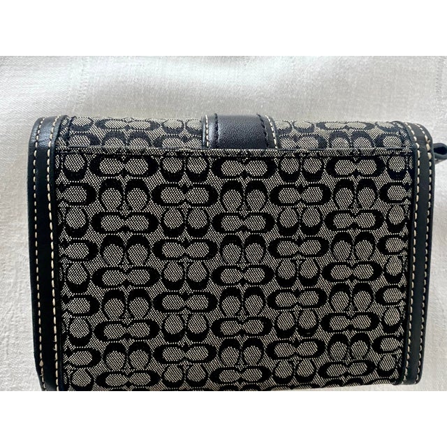 Coach Vintage Soho Signature C Buckle Ladies Wallet Mint Condition. For Sale - Image 13 of 18