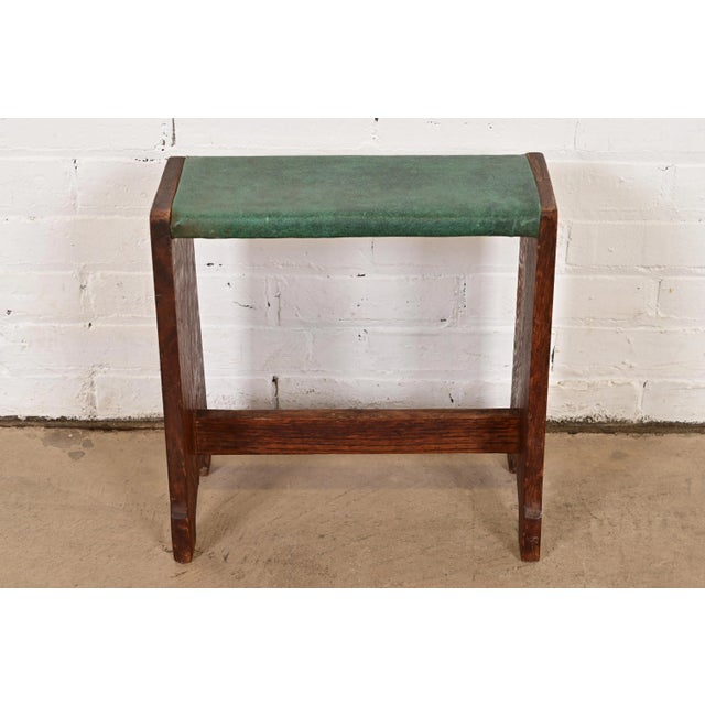 A gorgeous antique Mission or Arts & Crafts period footstool By Lakeside Craft Shops USA, Circa 1900 Quarter sawn oak,...