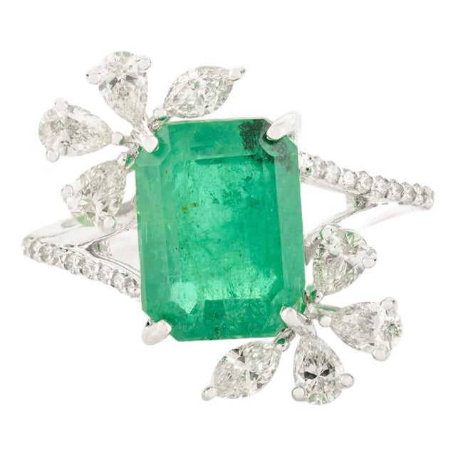 3.56 Carat Solitaire Floral Emerald 18k Gold Ring Size 6.5 For Sale