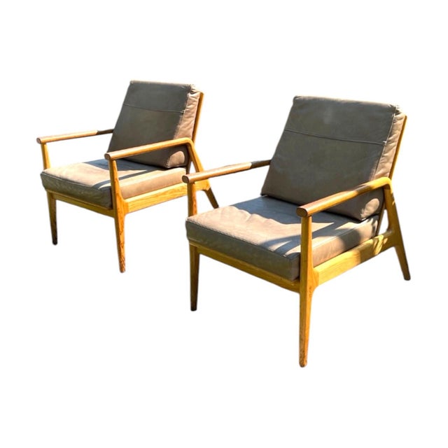 Thos. Moser Signed Pair of Thos. Moser White Oak & Leather ‘Fahmida’ Lounge Chairs | Mid-Century Modern For Sale - Image 4 of 7
