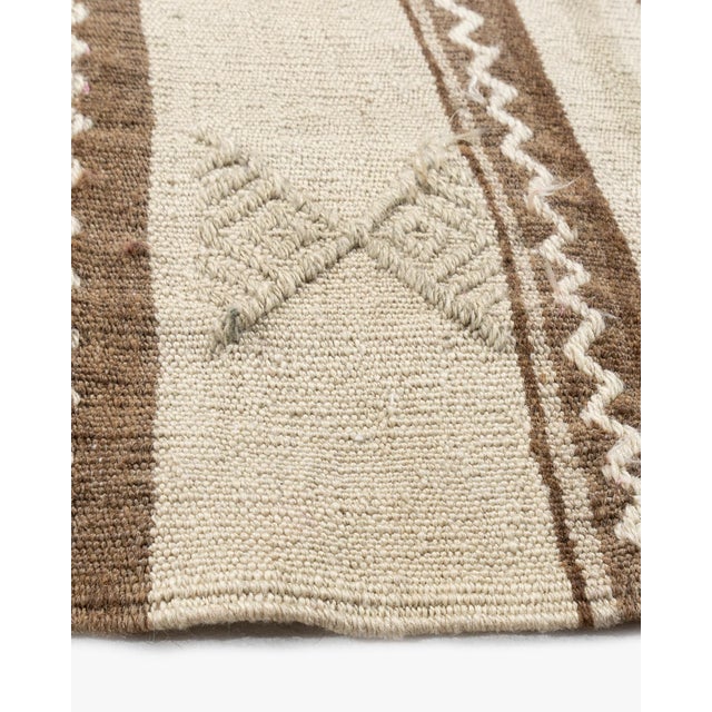 Vintage Circa Camel Turkish Kilim Rug Runner, 5ft 5in X 9ft 4in For Sale In New York - Image 6 of 11