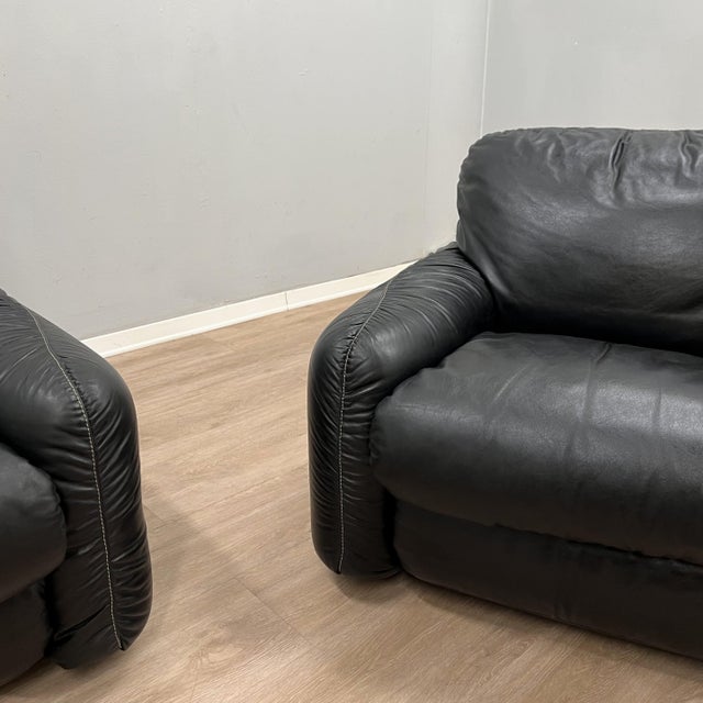 Italian Black Leather Lounge Armchairs by Busnelli Piumotto, 1970s, Set of 2 For Sale - Image 6 of 12