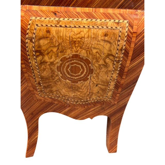 Late 20th Century French Louis Xv Style Marquetry Bombe Chest Dresser For Sale - Image 13 of 17