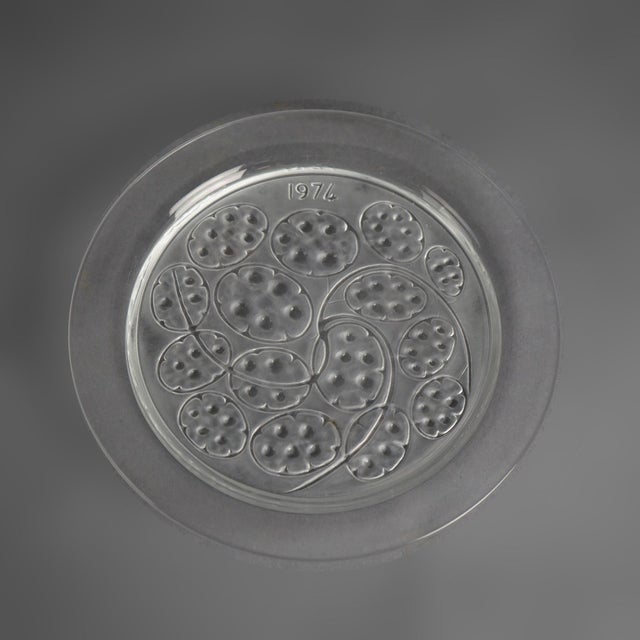 French Lalique Commemorative Crystal Plate Set 20th Century - 12 Pieces For Sale - Image 9 of 10