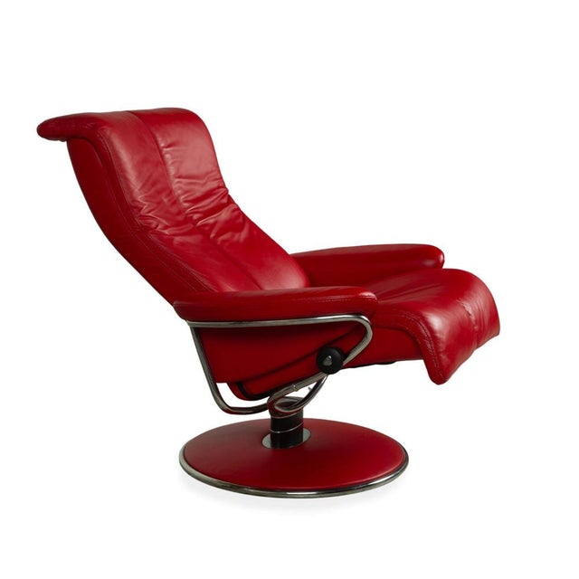 Set of Lounge Chair and Ottoman in Red Leather from Stressless For Sale - Image 4 of 16