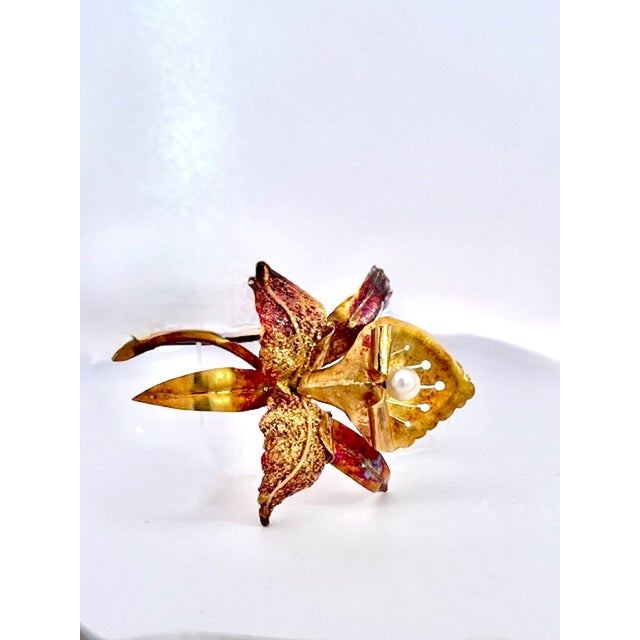 Modern Vintage Gold-Tone Lily Brooch and Earrings Set With Pearl, 1980s, 3 Pieces For Sale - Image 3 of 9