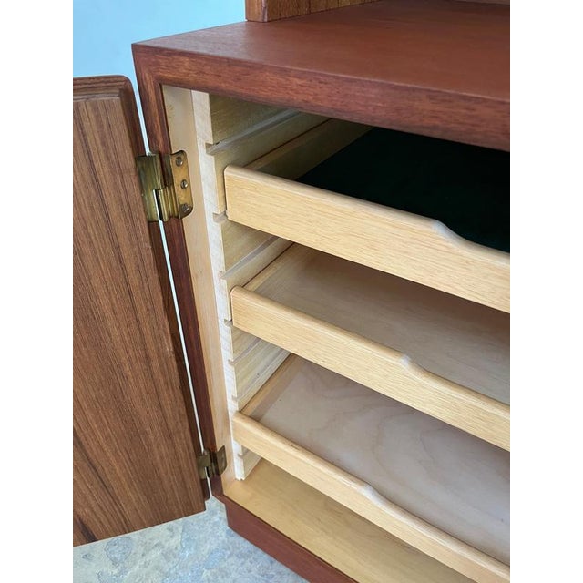 Brown Teak Display Cabinet with Sliding Doors from Hundevad For Sale - Image 8 of 11
