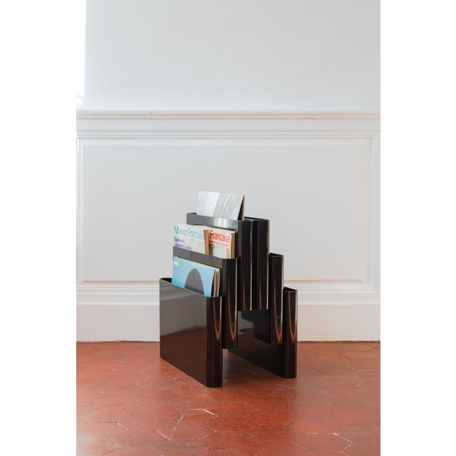 Kartell Vintage Giotto Stoppino Magazine Rack for Kartell, Model 4675, Glossy Black, Original 1970s Edition by Giotto Stoppino For Sale - Image 4 of 14
