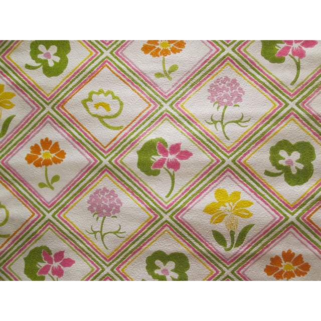 United DeSoto Floral Diamond Motif 70s Vintage Wallcovering For Sale - Image 4 of 10