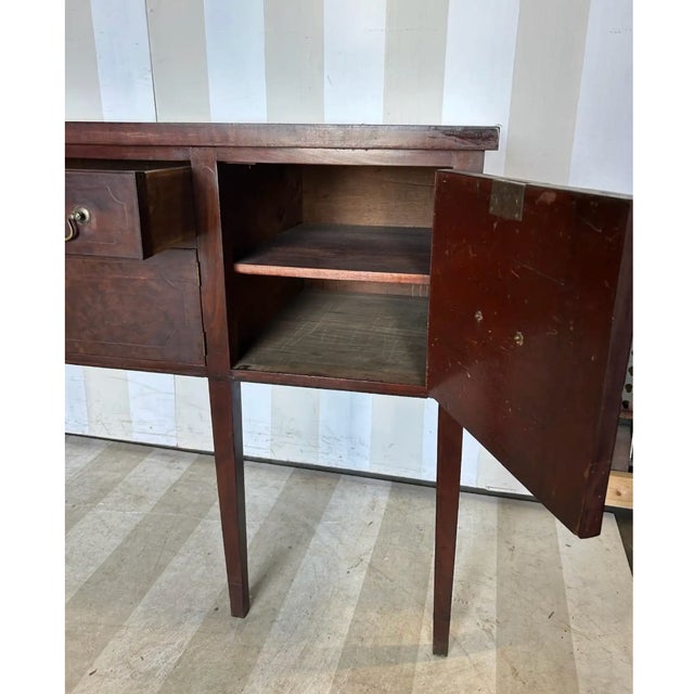 Fine early 19th century American federal period mahogany sideboard with tapered legs and beautiful crotch mahogany veneers