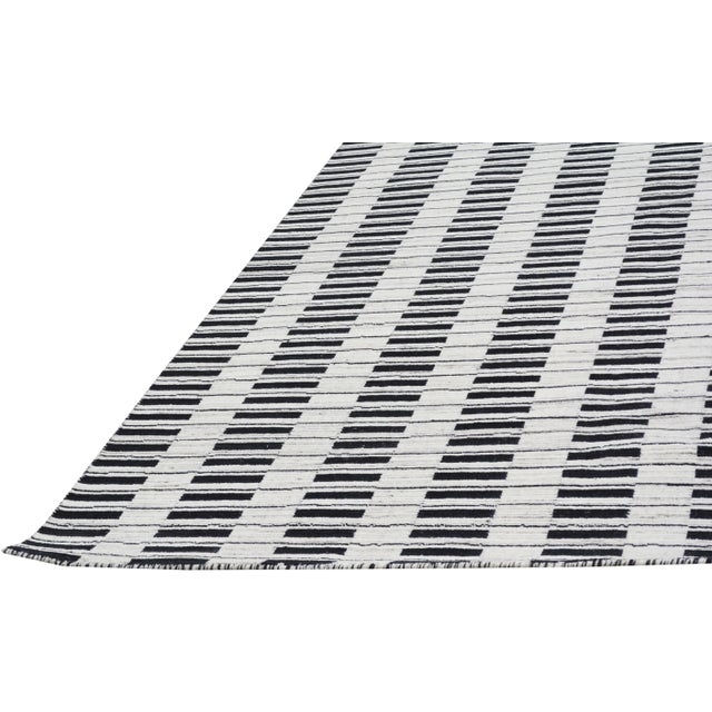 2010s Contemporary Modern Black/White Hand Loom Wool Rug,8'X10' For Sale - Image 5 of 6