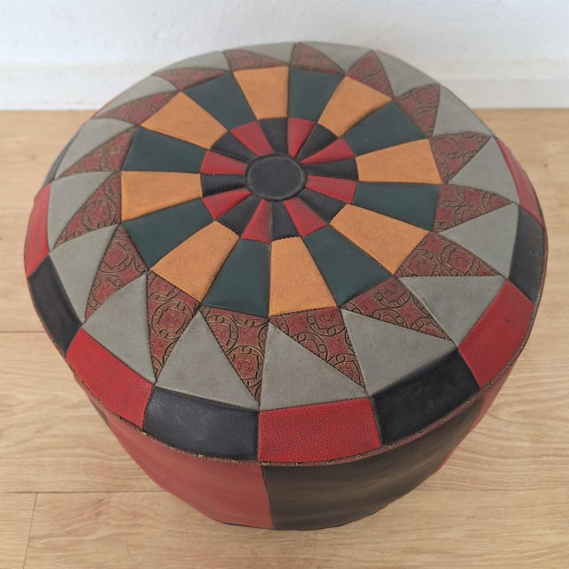 Round Leather Ottoman, 1970s, in Very Good conditions. Designed 1970 to 1979