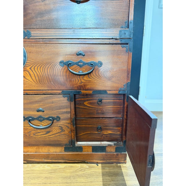 Antique Japanese Meiji Period Keyaki Two-Piece Stacking Tansu Chest With Hidden Drawers & Original Key For Sale - Image 10 of 15