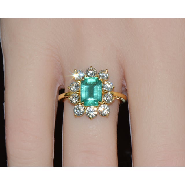 Certified Natural 2.73cts Diamond Emerald 18k Gold Dinner Halo Ring For Sale In Dallas - Image 6 of 14