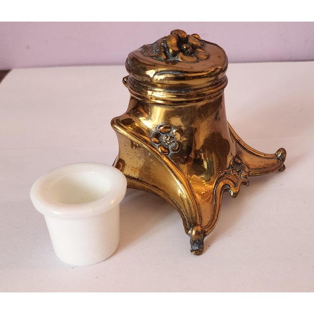 Antique Brass Jennings Brothers Art-Nouveau Single Well Inkwell W/ Milk Glass Insert For Sale In New York - Image 6 of 8