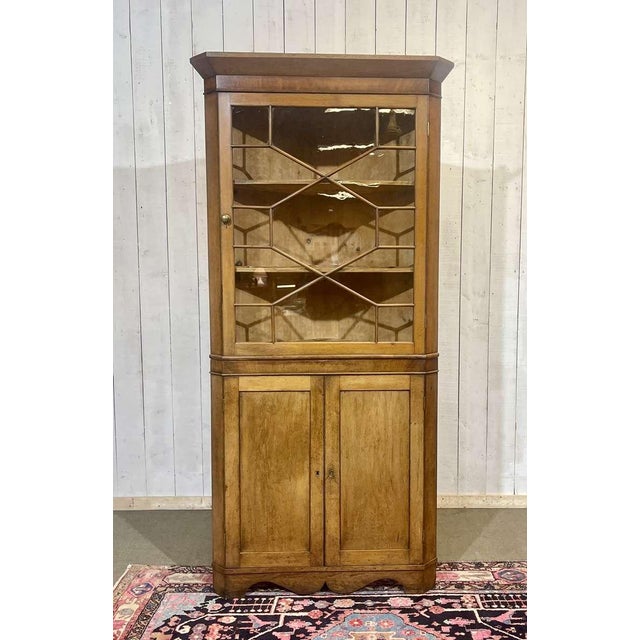 English Corner Cabinet in Oak and Mahogany For Sale - Image 13 of 18