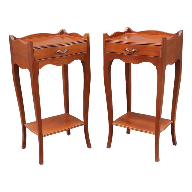 1970s Pair of French Louis XV Style Side Tables Nightstands For Sale