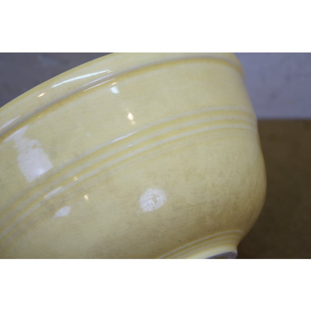 Early 20th Century Antique American Yellowware Banded Beehive Mixing Bowl Rolled Rim Stoneware For Sale - Image 5 of 15
