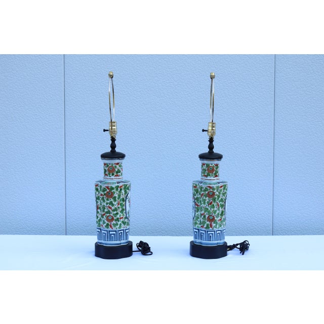 1950s Chinese Floral Porcelain Table Lamps 19th-Century Famille Verte Style, a Pair For Sale - Image 9 of 18