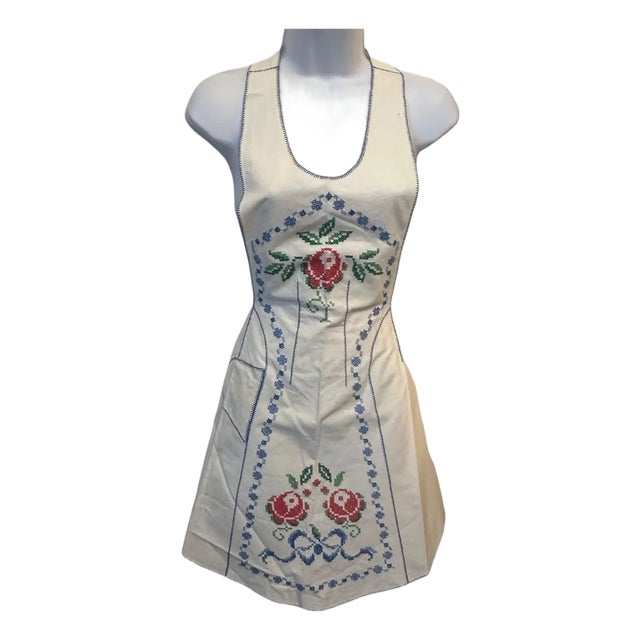 Vintage Hand-Embroidered Cross-Stitch Cotton Apron w/Red Roses & Blue Bow circa 1930 For Sale